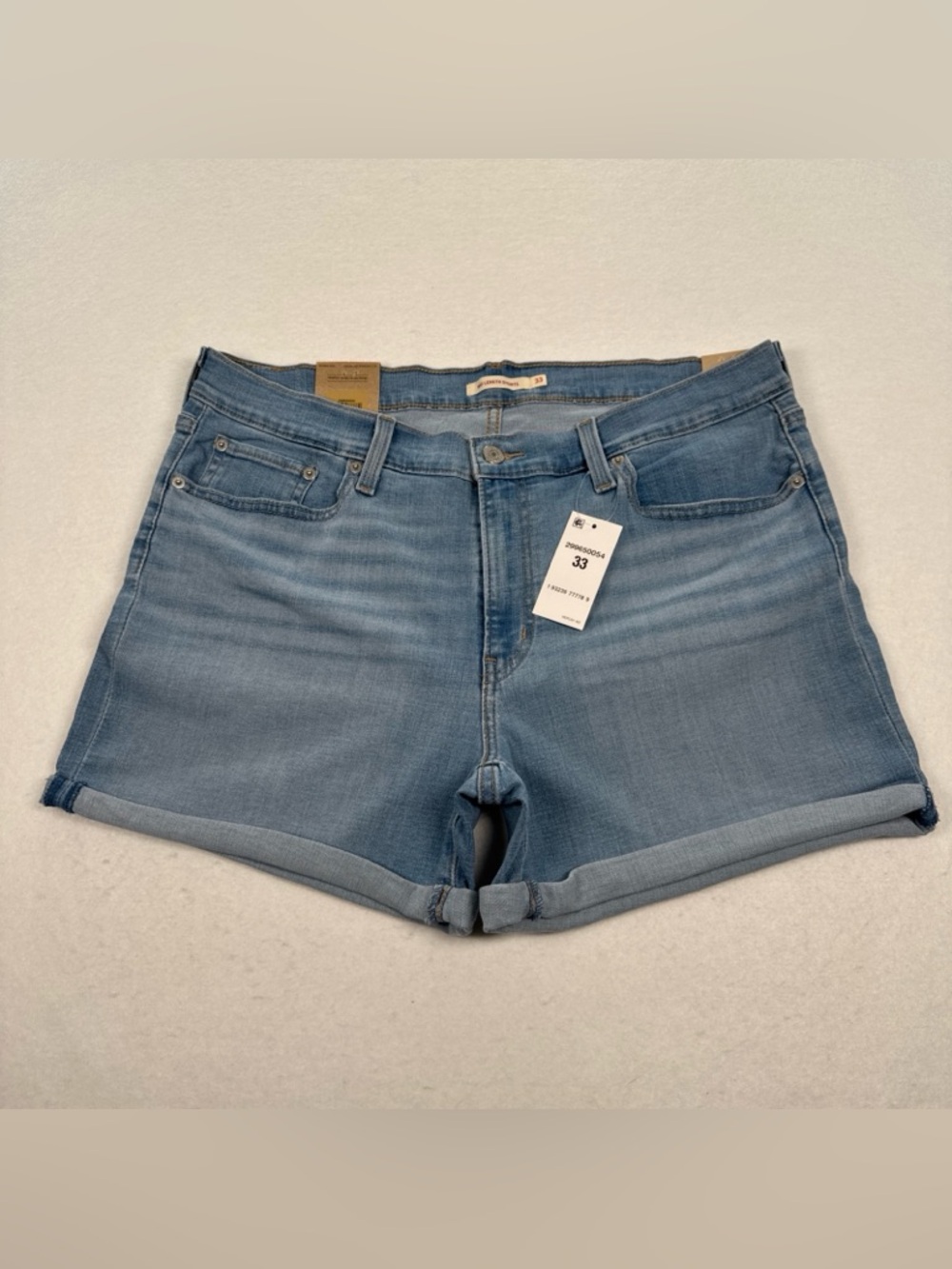 NWT Levi's Mid Length Shorts Women’s Size 33 Cuffed Light Blue Wash